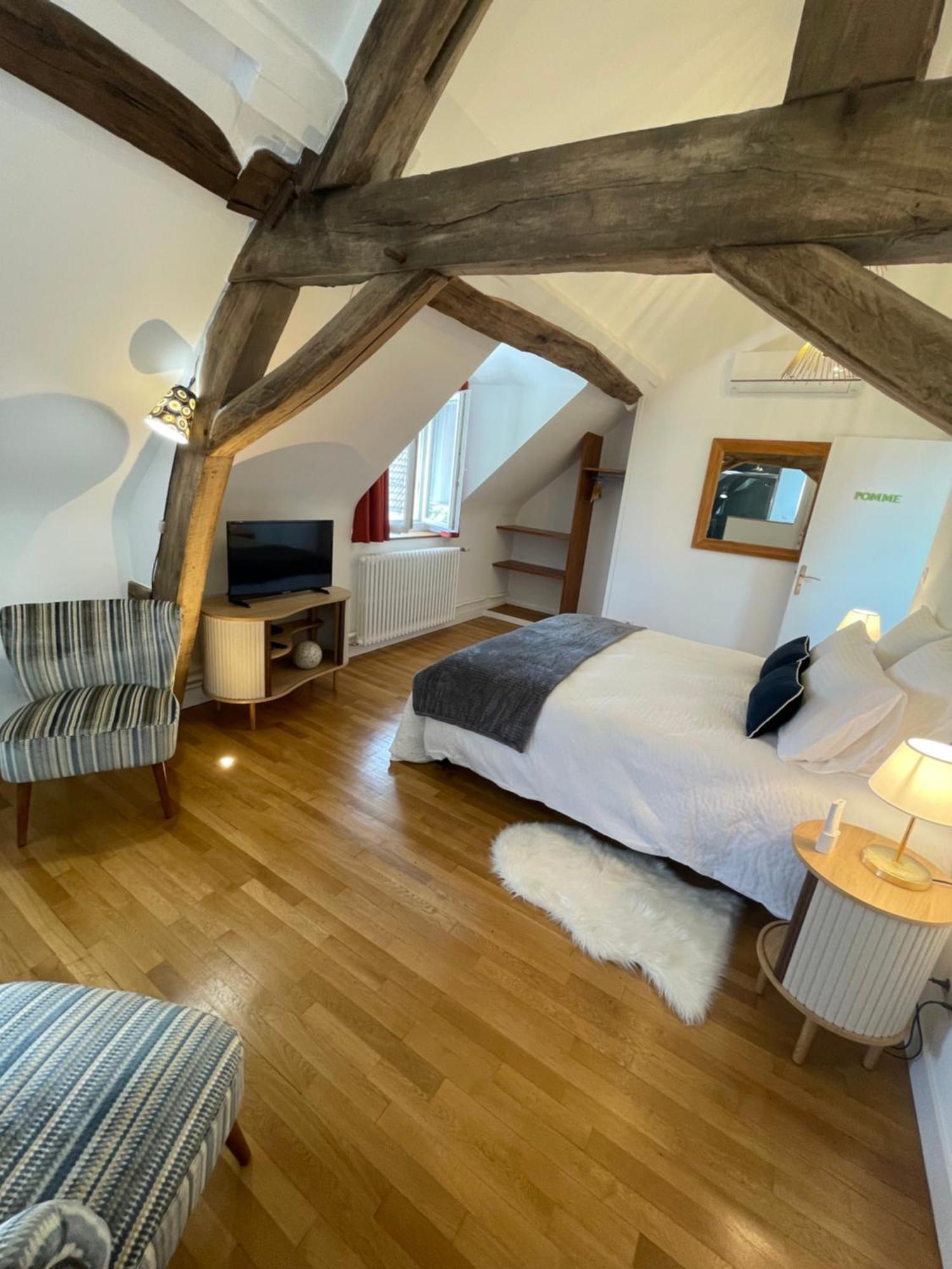 Le Clos Du Q'Hatre Cléry-Saint-André Extérieur photo